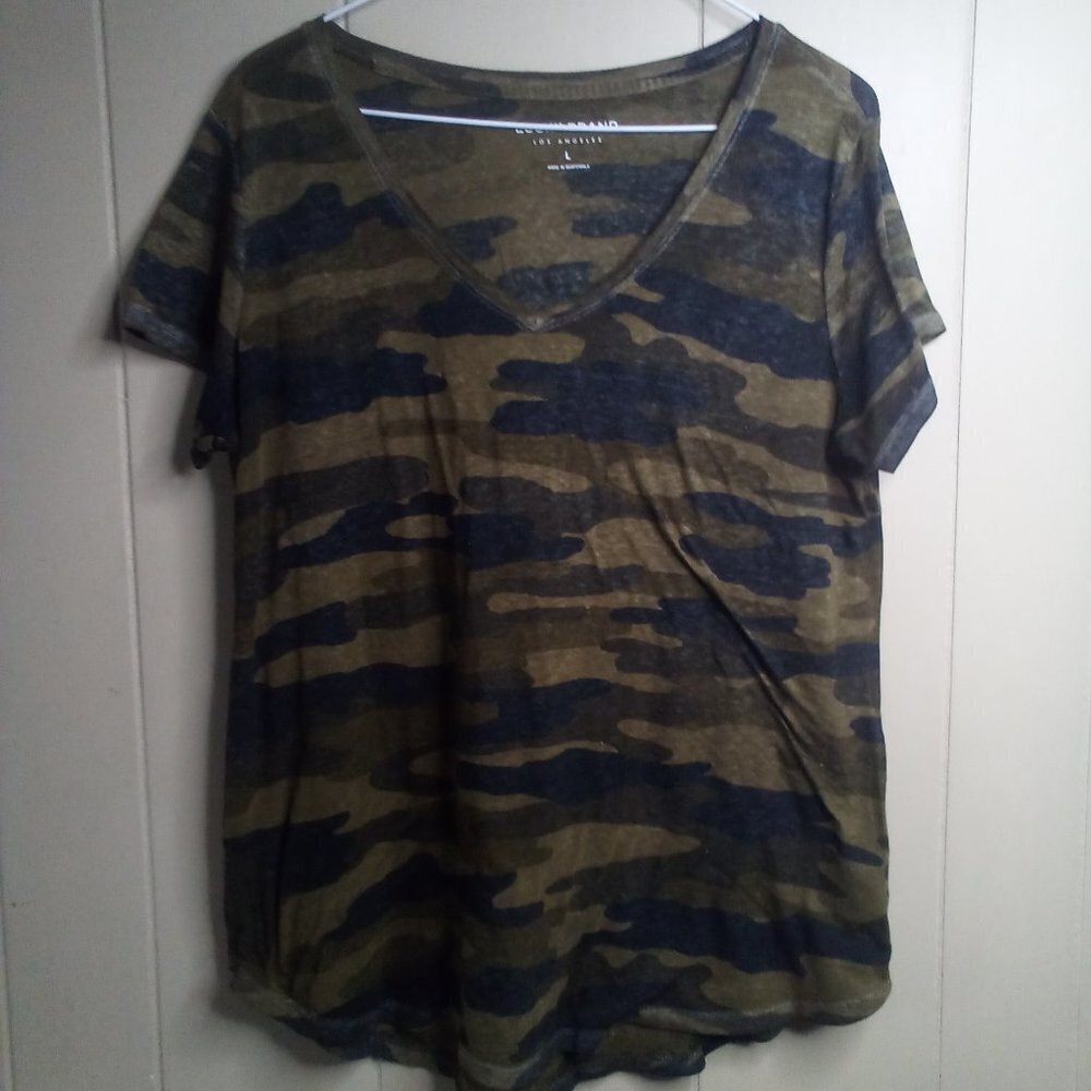 Lucky Brand Camo Shirt L Short Sleeve V-Neck Green Black